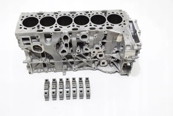 BMW G20 G30 G11 G01 G05 G06 Moottorilohko B57D30A image 2