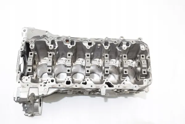 BMW G20 G30 G11 G01 G05 G06 Moottorilohko B57D30A image 7