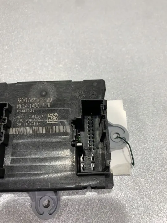 Jaguar F-Pace oven moduuli OEM FBZ18673 - Käytetty image 4