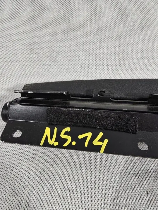 VW Passat B7 Solskydd OEM 3AE861334 Höger Bakdörr image 4