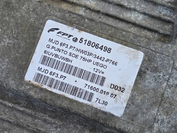 Unité de contrôle moteur FIAT GRANDE PUNTO 51806498 MJD6F3.P7 image 3