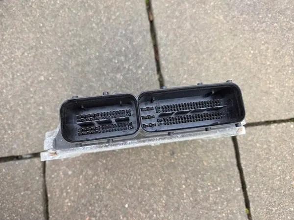 Unité de contrôle moteur FIAT GRANDE PUNTO 51806498 MJD6F3.P7 image 4