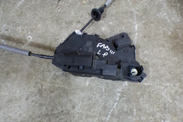 Fram vänster dörrlås Skoda Fabia III 5TB837015C 7-PIN image 2