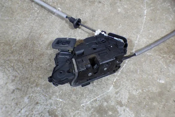 Fram vänster dörrlås Skoda Fabia III 5TB837015C 7-PIN image 4