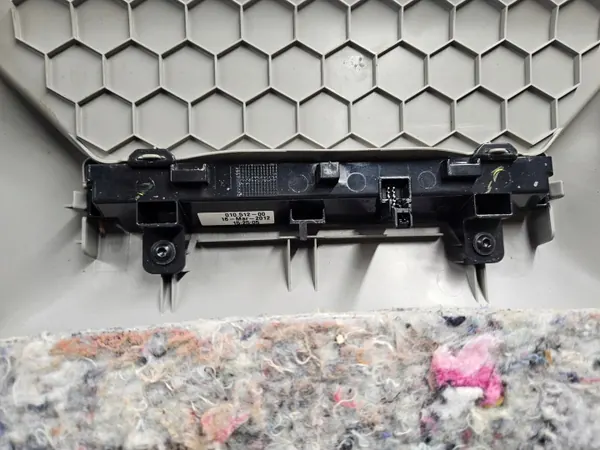 OEM 561863413G Cache Lumière Étagère Arrière VW Passat B7 image 10
