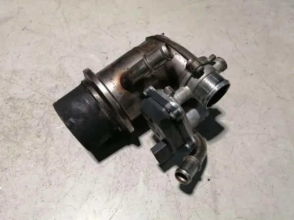 Gebruikte EGR-koeler OEM 04L131512BQ voor VW Touran image 2