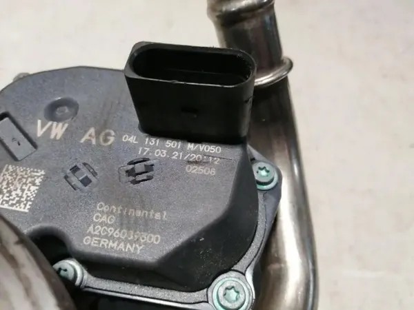 Gebruikte EGR-koeler OEM 04L131512BQ voor VW Touran image 3