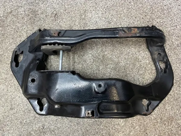Getriebestütze OEM 6854188 für BMW X5 X6 image 2