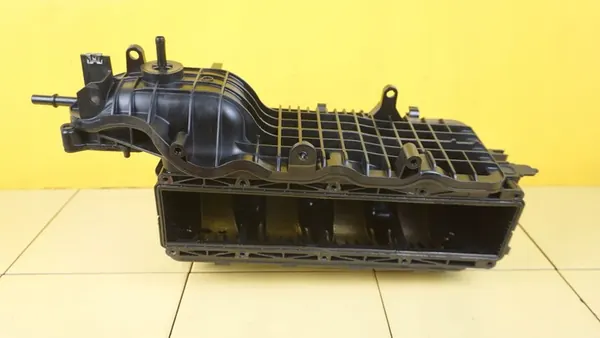 A3 8V LEON GOLF 1.4 TFSI Coletor de admissão 04E129711E image 3