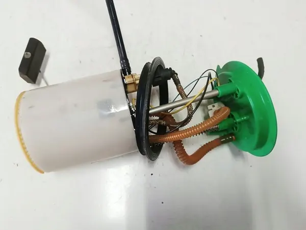 Brandstofpomp Seat Exeo 2010 2.0 TSI image 2