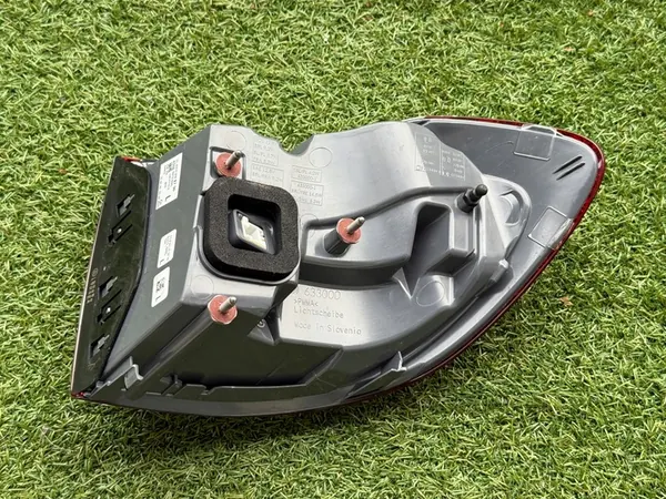 Linker achterlicht Mercedes E-Klasse W213 A2139068700 image 3