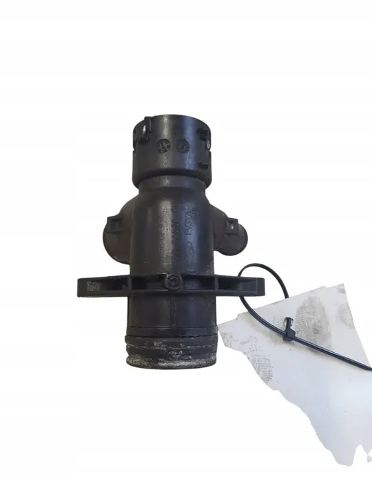 Carcasa de termostato Ford Focus 2013 image 2