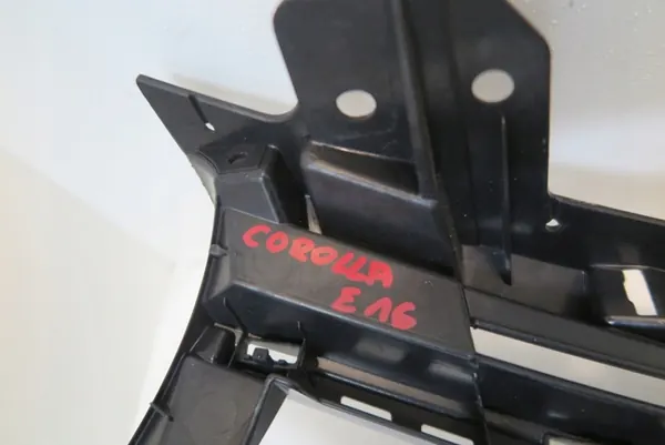 TOYOTA COROLLA E16 Griglia Paraurti Anteriore image 9
