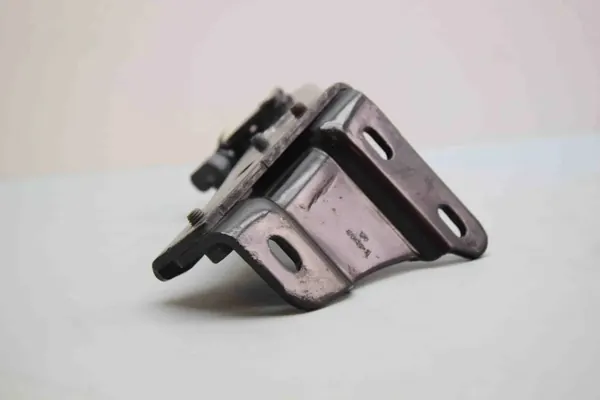 Alaovi kiinnitys VW Caddy V OEM 2K7843397A image 3