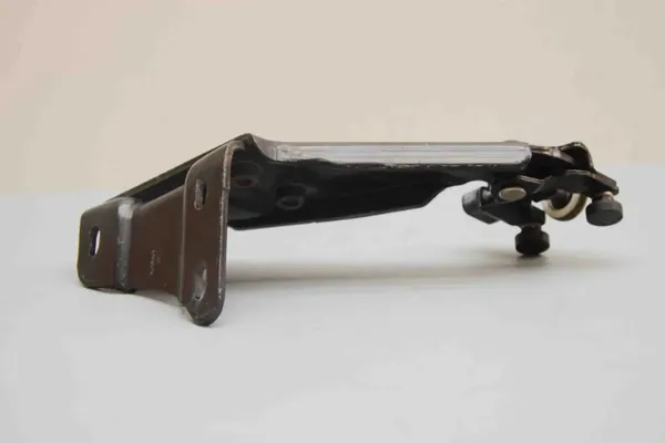 Alaovi kiinnitys VW Caddy V OEM 2K7843397A image 4