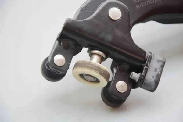 Alaovi kiinnitys VW Caddy V OEM 2K7843397A image 6