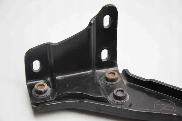 Alaovi kiinnitys VW Caddy V OEM 2K7843397A image 8