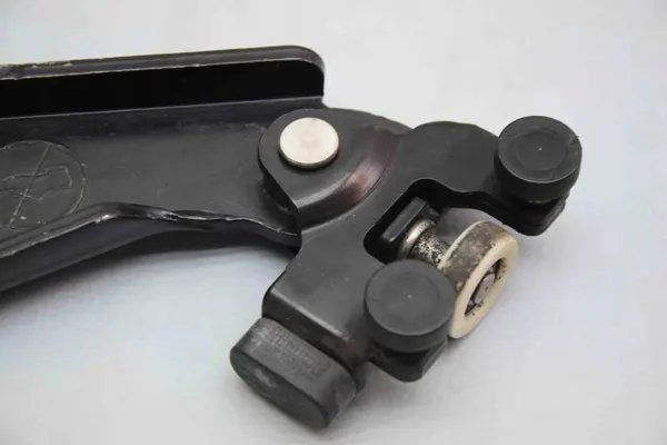 Alaovi kiinnitys VW Caddy V OEM 2K7843397A image 9