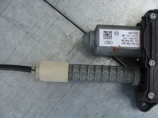 Freno de mano eléctrico OEM 0204706357 - Usado image 5