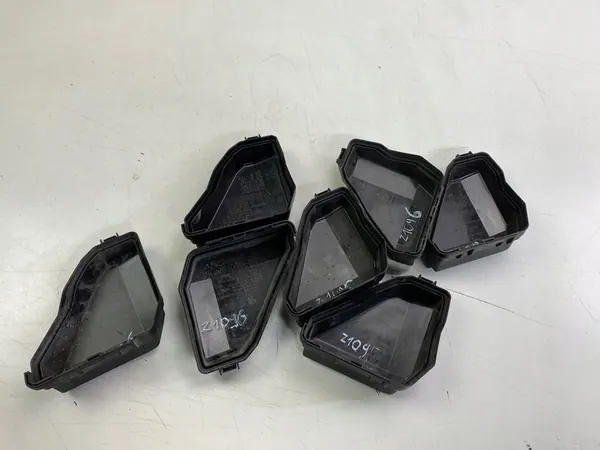 Tampa da caixa de fusíveis Toyota Yaris III 82662-52791 image 8