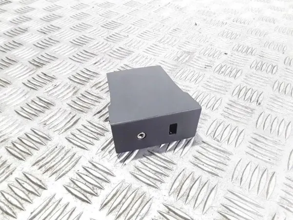USB-portti OEM BM51A044L28ADW Ford Focus III:lle image 2