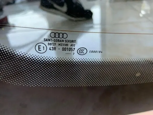 Vitre arrière Audi OE E000184 pour A4 B8 image 4