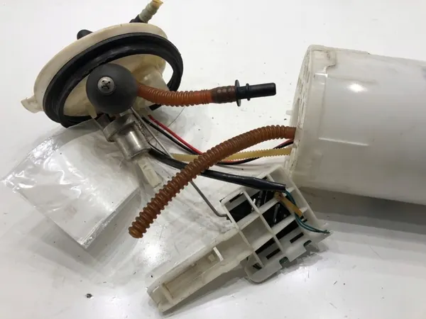 Brandstofpomp VW Touareg 3.6 280PK 02-13 7L6919679E image 3