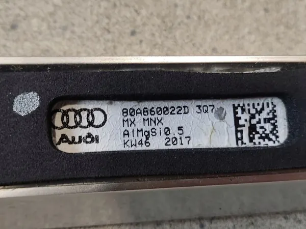 Barre de toit droite OEM 80A860022D pour Audi Q5 II 2016-2020 image 3