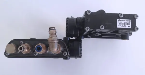 ECAS Luftventil OEM RVI 21083657 - Gebraucht Volvo OE image 5