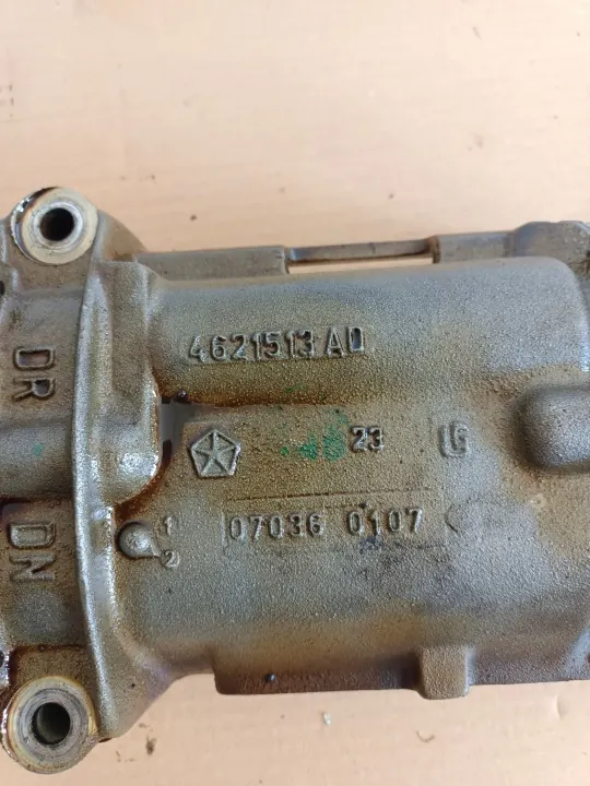 Bomba de aceite OEM 4621513AD para PT Cruiser 2.4 16V image 4