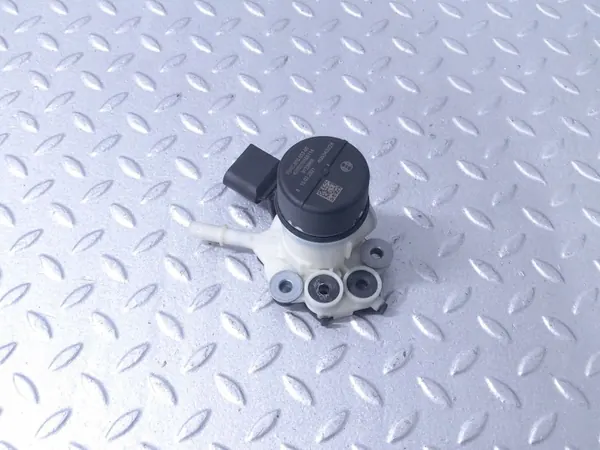 Gebrauchte AdBlue-Pumpe OEM LR133195 für Land Rover image 2