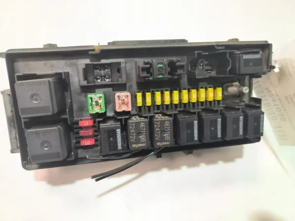 Sicherung Chrysler Aspen 2007 OEM 04692097AC image 2