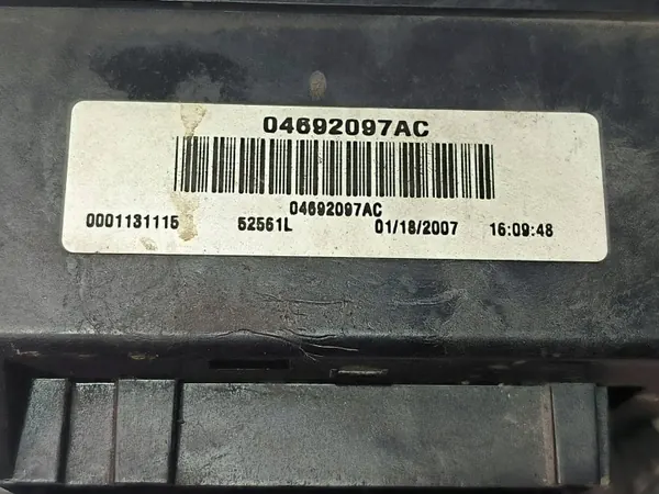 Sicherung Chrysler Aspen 2007 OEM 04692097AC image 6