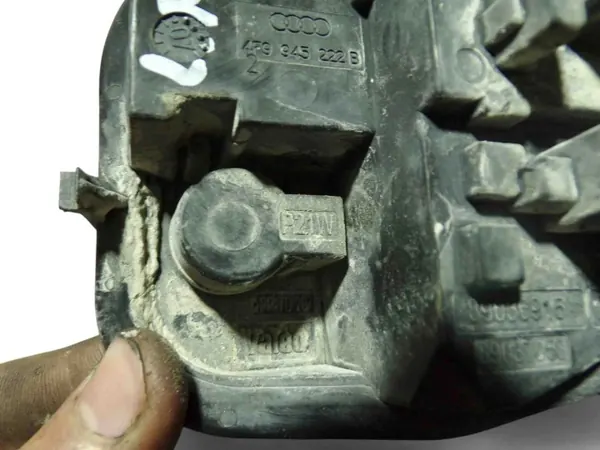 Audi A6 Avant achterlichtconnector OEM 4F9945222B image 4