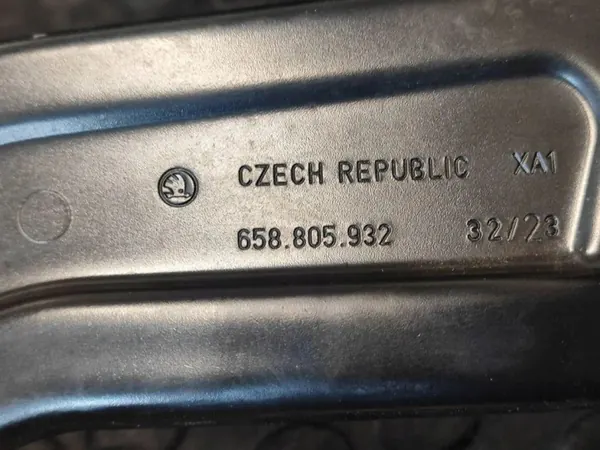 OEM 658805932 Oikea etuvaloluiska Skodalle image 5