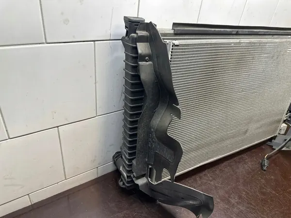 Radiador de agua AUDI A6 (4F2, C6) 2.7L diésel image 2