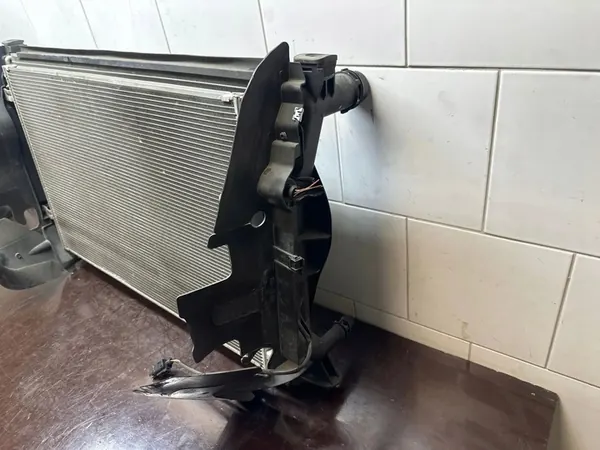 Radiador de agua AUDI A6 (4F2, C6) 2.7L diésel image 3