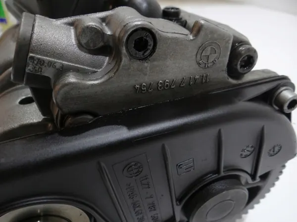 BMW Oljepump OEM 7793754 för 3-serie E91 2.0L Diesel image 3