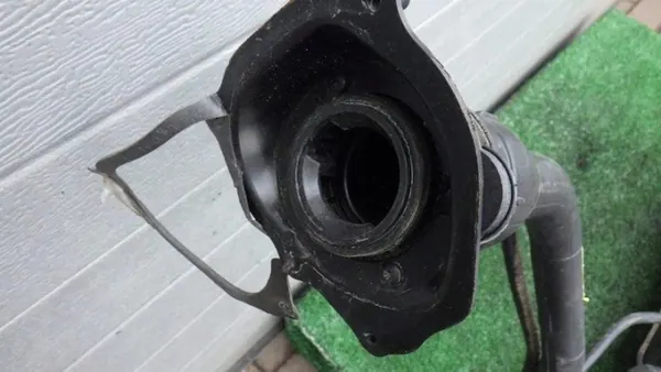 Pescoço de Enchimento Tanque OEM 2DX00VTEVR Dacia Sandero image 5
