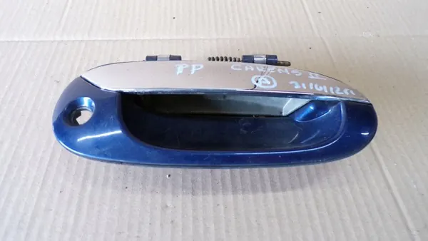 CARENS II Right Front Outer Door Handle OEM image 2