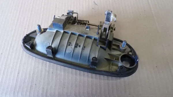 CARENS II Right Front Outer Door Handle OEM image 3