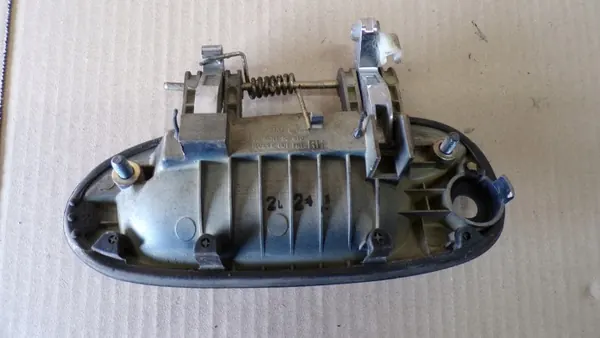 CARENS II Right Front Outer Door Handle OEM image 4