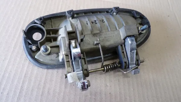 CARENS II Right Front Outer Door Handle OEM image 5
