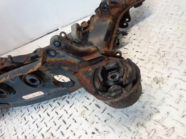 Mercedes C W203 Heck-Schlitten OEM 2033507600 - Gebraucht image 3