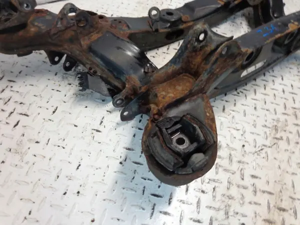 Mercedes C W203 Heck-Schlitten OEM 2033507600 - Gebraucht image 5