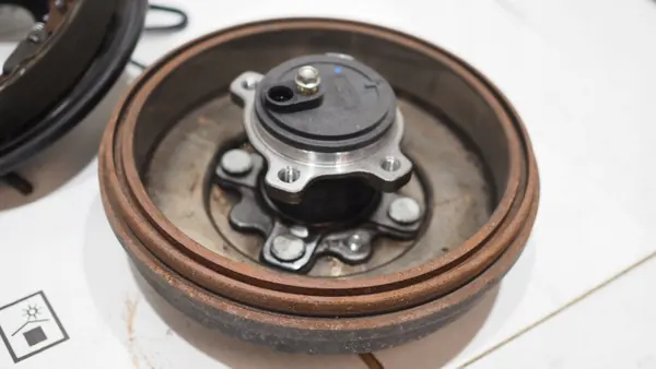 Tambour de Frein Mazda 2 DJ 2015-> Arrière Droit image 4