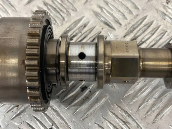 Árvore de cames Maserati Levante OEM 296890 - Usado image 3