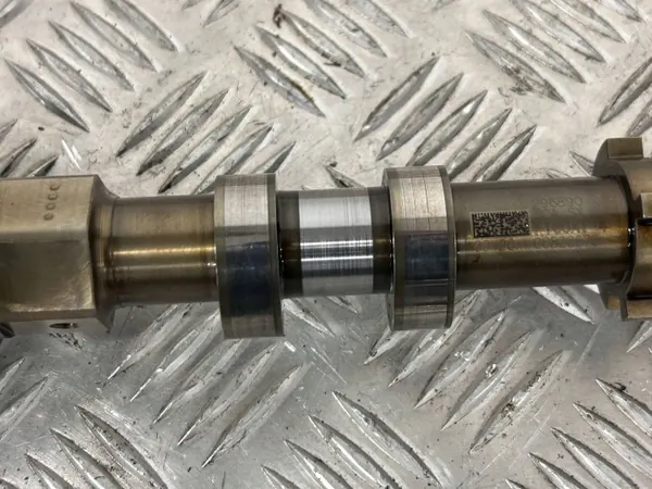 Árvore de cames Maserati Levante OEM 296890 - Usado image 4