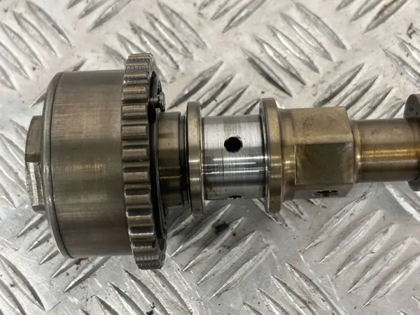 Árvore de cames Maserati Levante OEM 296890 - Usado image 7