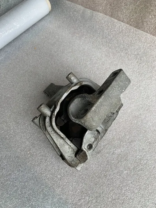 Engine Mount VW Sharan LIFT 2015-22 2.0 TDI OEM image 3